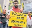  ??  ?? Ein Monaco-Fan bedankt sich für die Hilfe der BVB-Anhänger.