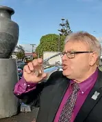  ??  ?? Mayor Ray Wallace is confident that water from the Buick St fountain is safe to drink.