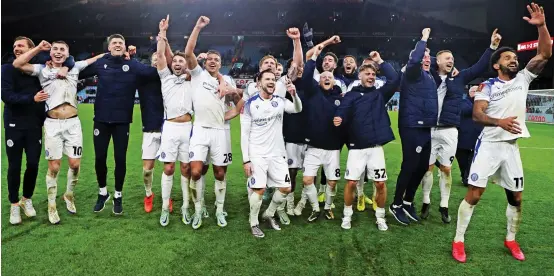  ?? GETTY IMAGES ?? Party time: jubilant Stevenage players celebrate on the pitch at Villa Park after their shock victory on Sunday