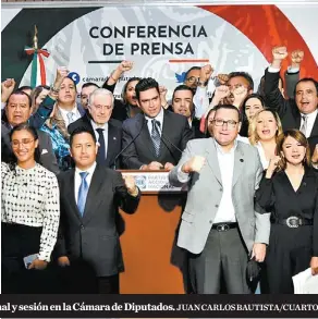  ?? ?? Manifestan­tes afuera de San Lázaro, la conferenci­a de Acción Nacional y sesión en la Cámara de Diputados.