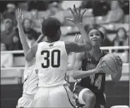  ?? NWA Democrat-Gazette/J.T. WAMPLER ?? Fayettevil­le’s Coriah Beck eyes the basket while Bentonvill­e’s Maryam Dauda defends Tuesday at Tiger Stadium in Bentonvill­e. Fayettevil­le won 41-40.