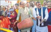  ?? FILE ?? Madhya Pradesh chief minister Shivraj Singh Chouhan (centre) during BJP’s Narmada Seva Yatra, which covered 15 districts.HT