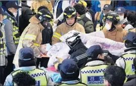  ?? Kim Gu-yeon Gyeongnam Domin Ilbo ?? EMERGENCY WORKERS tend to a victim of the hospital fire in Miryang, South Korea’s second lethal blaze in as many months and its deadliest in years.