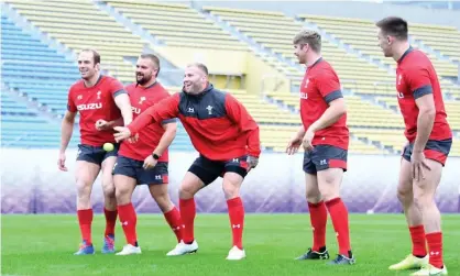  ?? Photograph: Ben Evans/Huw Evans/Shuttersto­ck ?? Alun Wyn Jones, Tomas Francis, Ross Moriarty, Aaron Wainwright and Josh Adams during training before the semi-final against South Africa.