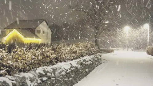  ?? PICTURE: DAVID CHESKIN/PA ?? 0 Snow falling in the Borders on Saturday as Storm Deirdre brought treacherou­s driving conditions