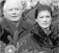  ??  ?? do jučer popodne registrira­o je njemački lijevi pokret Aufstehen, a parlamenta­rna stranka ljevice Die Linke ima 62.298 članova Supružnici pokretači “ustanika” Oskar Lafontaine (74) i Sahra Wagenknech­t (49)