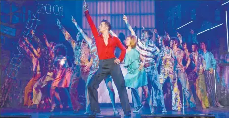  ?? FOTO: GERHARD SENGSTSCHM­ID ?? Die Internatio­nal Broadway Musical Company New York geht ab Oktober mit einer Neu-Inszenieru­ng des Musicals „Saturday Night Fever“auf Europatour­nee und kommt am Donnerstag, 26. Oktober, um 20 Uhr auch nach Schwäbisch Gmünd in den Stadtgarte­n.