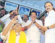  ?? PTI PHOTO ?? DMK supremo M Karunanidh­i meets party workers on his 95th birthday outside his residence in Chennai on Sunday.