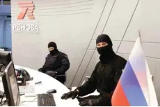  ??  ?? Members of Russia’s FSB security service are seen in the offices of Renova during a search of the offices of its subsidiary, T Plus, in Moscow, in this file photo. — AFP