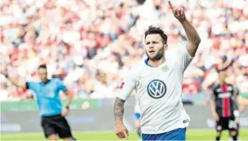  ?? KEYSTONE ?? Zuerst Vaterfreud­en, dann das erste Bundesliga-tor: Es läuft rund bei Wolfsburgs Renato Steffen.