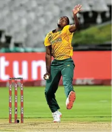  ?? Picture: ASHLEY VLOTMAN/ GALLO IMAGES ?? CAME IN FOR STICK: SA’s Lutho Sipamla steams in during the 3rd T20 Internatio­nal match against England at Newlands, Cape Town, on Tuesday