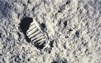  ?? NASA ?? Space preservati­onists worry that astronauts’ footprints on the moon could be disturbed by commercial exploratio­n.