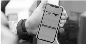  ?? JOHN J. KIM/CHICAGO TRIBUNE ?? With its failed apps and reporting meltdown, Iowa replaced Florida at the national punchline when it comes to elections. But could similar problems erupt in Florida’s March 17 primary election?