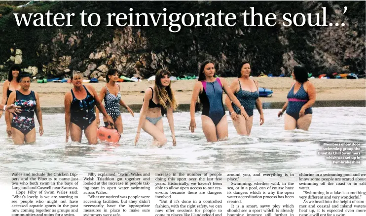  ??  ?? > Members of outdoor swimming group the Bluetits Chill Swimmers which was set up in Pembrokesh­ire