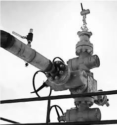  ??  ?? A completed oil well near Mentone, Texas, on Mar 2, 2017.
