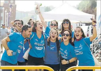  ?? FOTOS: MIREYA LÓPEZ ?? Alegría vizcaína ayer en el último día de la temporada de traineras. Urdaibai celebró el título en la Eusko Label Liga por todo lo alto, mientras que Lekittarra hizo bueno el resultado del sábado en Bermeo y se aseguró una plaza en la Eusko Label Liga del próximo verano