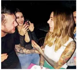  ??  ?? La hija del conductor de “Showmatch” recibió el saludos de su padre y el de su hermana, Micaela. También fueron parte de la fiesta Agustina Casanova y su novio, Lautaro Mauro, allegados a los Tinelli.