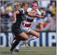  ?? (SEC/Eric Glemser) ?? Arkansas’ Parker Goins (right) and Vanderbilt’s Ella Shamburger chase the ball during Sunday’s championsh­ip game of the SEC Soccer Tournament in Orange Beach, Ala. Vanderbilt won 3-1.