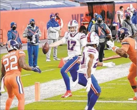  ?? GETTY ?? Bills QB Josh Allen scores a touchdown during the third quarter against Broncos as Buffalo locks up division title.