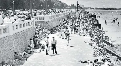  ??  ?? Costanera Sur. Así se veía en la década de 1970. Antes las familias porteñas usaban la zona como balneario.