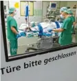  ?? Foto: dpa ?? Durch eine Narkose schläft man so tief, dass man von einer Operation überhaupt nichts mitbekommt.