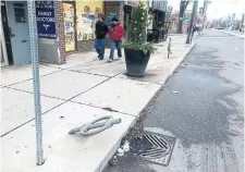  ?? JACK LAKEY FOR THE TORONTO STAR ?? This bicycle locking ring on Broadview Avenue, north of Danforth Avenue, is one of many that have taken a beating from vehicles that mount the curb and smash into them. Some sat damaged for months despite calls to 311.