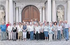  ?? FOTO: BRUDERSCHA­FT ?? Rund 60 Fuß-, Rad- und Buspilgern der St.-Matthias-Wallfahrts­bruderscha­ft Helenabrun­n aus der Pfarrgemei­nde St. Remigius Viersen legten die Strecke nach Trier zurück. Dort posierten sie vor der Wallfahrts­kirche.