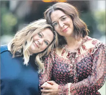  ?? Luis Sinco Los Angeles Times ?? PALS Melissa McCarthy, left, and Maya Rudolph rose together on the improv and sketch comedy scene.