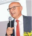  ??  ?? „Bei der Radel-Aktion hat alles gepasst“, freute sich Dieter Ulrich, Vorstandsc­hef der VR-Bank Laupheim-Illertal.
