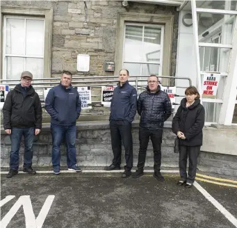  ?? Donal Hackett. ?? Some of the rail workers on strike at MacDiarmad­a Station in Sligo last Wednesday, 1st November.