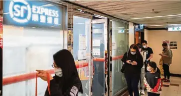  ?? — Bloomberg ?? E-commerce boom: A file picture showing customers at an SF Express outlet. The company reported a surge of 41% in revenue to Us$2.54bil in January.