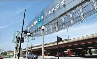  ?? SUN-TIMES FILE ?? The coronaviru­s-related shutdown of activity at McCormick Place has forced hotels, restaurant­s and caterers to report layoffs.