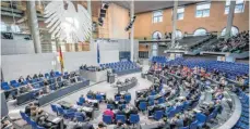  ?? FOTO: MICHAEL KAPPELER/DPA ?? Der Bundestag umfasst derzeit 709 Abgeordnet­e.