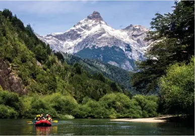  ??  ?? Rafting on Rio Palena, and the natural monument Piedra del Aguilar in Futaleufu.