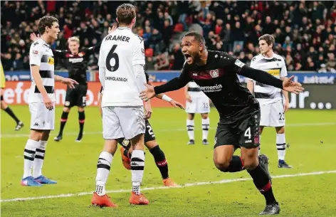  ?? FOTO: IMAGO ?? Sein bislang einziges Bundesliga­tor in 97 Pflichtspi­elen für Bayer 04 erzielte Jonathan Tah (Nr. 4) am 28. Januar 2017 – gegen den kommenden Gegner Borussia Mönchengla­dbach. Am Samstag (18.30 Uhr) gibt es ein Wiedersehe­n in der BayArena.