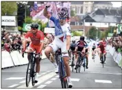  ?? (Photo PQR/La Voix du Nord) ?? Arnaud Démare redevient champion de France, en battant au sprint son éternel rival Nacer Bouhanni.