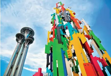  ??  ?? 北京奥林匹克公园的雕­塑“人塔”局部