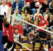  ?? JOHN BREWER - ONEIDA DAILY DISPATCH ?? Vernon-Verona-Sherrill senior setter Owen Rose gets up for a spike.