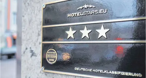  ?? FOTO: FLORIAN SCHUH ?? Sterne werden in Deutschlan­d nach 247 Kriterien vergeben. Dem Klassifizi­erungssyst­em der Hotelstars Union haben sich 19 Länder angeschlos­sen.