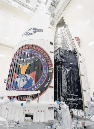  ?? COURTESY OF LOCKHEED MARTIN ?? A Lockheed Martin crew encapsulat­es a satellite that will go into space from Florida’s Space Coast Thursday.