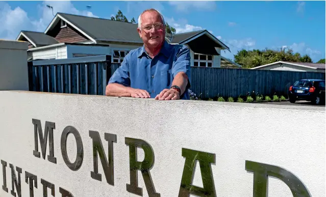  ?? PHOTO: MURRAY WILSON /FAIRFAX NZ ?? Monrad Intermedia­te School principal John Forsyth retired at the end of term 1 after 25 years at the helm.