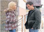  ?? FOTO: VERLEIH ?? Schmerzhaf­tes Wiedersehe­n: Michelle Williams mit Casey Affleck.