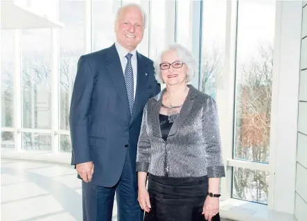  ??  ?? Jean-Guy Desjardins en compagnie de sa biographe, l’auteure Jacqueline Cardinal, qui est également professeur à la Chaire de leadership Pierre-Péladeau à HEC Montréal. Le livre consacré à l’homme d’affaires a été lancé jeudi dernier.