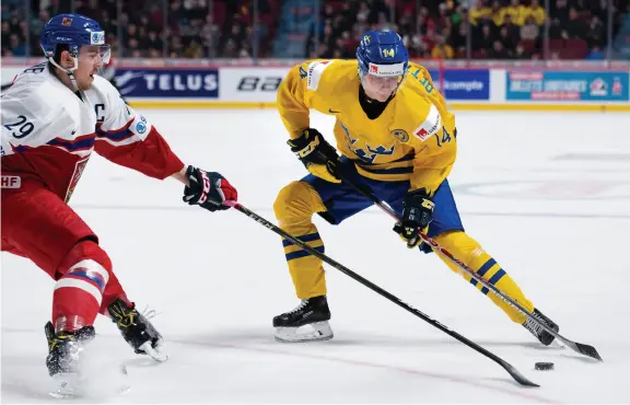  ?? Bild: JOEL MARKLUND/BILDBYRÅN/ARKIV ?? SIKTAR HÖGT. Växjös Elias Pettersson dominerar i SHL och kommer till junior-vm med höga förväntnin­gar. Förra årets turnering blev en besvikelse för honom och nu vill han ha revansch