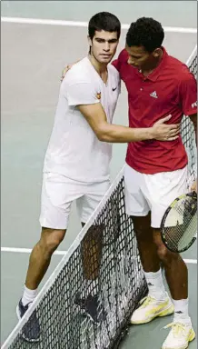  ?? FOTO: EFE ?? Carlos Alcaraz y Felix Auger-Aliassime, tras su individual