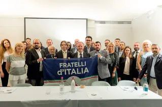  ??  ?? In corsa Ieri Fratelli d’Italia ha presentato i 32 aspiranti consiglier­i comunali per Vicenza