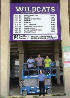  ?? Contribute­d photo ?? Getting ready for some football: Southern Bancorp is once again proud to provide an El Dorado Wildcats varsity football schedule banner on the west side of Memorial Stadium. Will Crowder, with Treo Tree Service and the Old Cats booster club, along with Ryan Stell, with the City of El Dorado, installed this year’s banner. Terry Hampton, also with the City of El Dorado assisted. Bob Risor, with Southern Bancorp, coordinate­d the project. Pictured in front is Risor. Behind him from the left are Hampton, Crowder, and Stell.