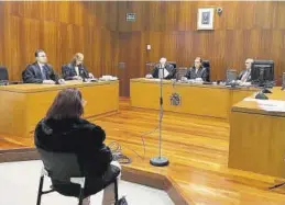  ?? A. T. B. ?? Ioana E. M., ayer, en el banquillo de los acusados de la Audiencia de Zaragoza.