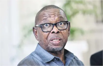  ?? Picture: Nigel Sibanda ?? CONCERNED. Higher Education, Science and Innovation Minister Blade Nzimande briefs media after meeting the families of two students who were caught in the crossfire in Braamfonte­in on Thursday.