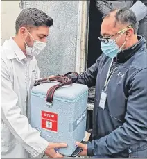  ?? CORTESÍA ?? Dosis. Las vacunas llegaron ayer a centros médicos de Otavalo.